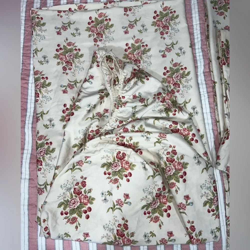 Ralph Lauren Emily Anne Ruffled Queen Sheet Set- 2 Pillowcases,1 Flat,1 Fitted